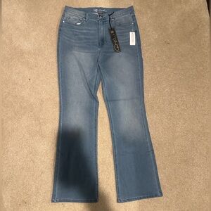 NEW Flare DG2 Jeans